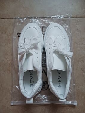 ME Makeover Essentials All-White Women’s Low-Top Sneakers